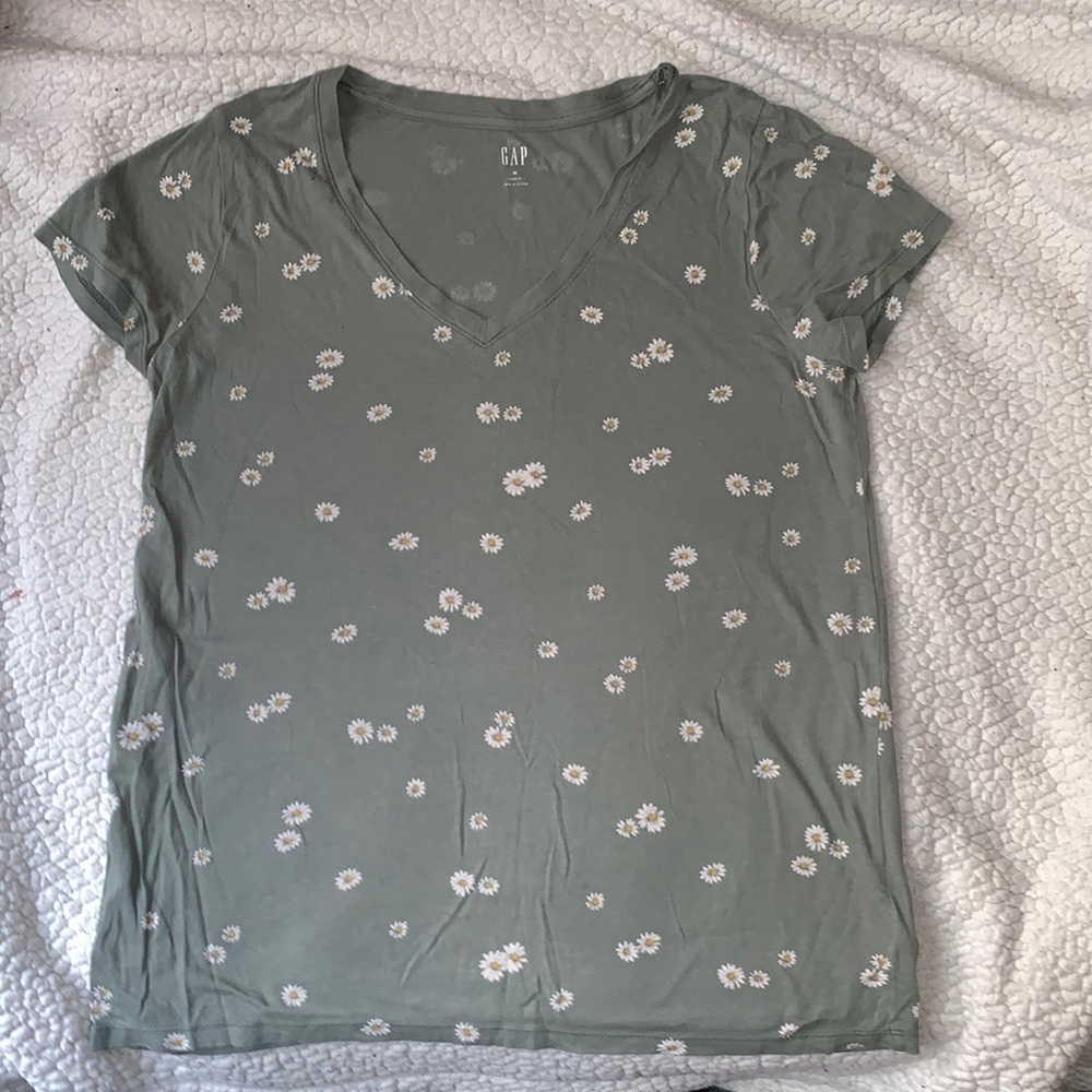 Daisy V neck shirt